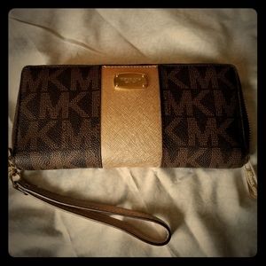 Michael Kors Signature Wallet
